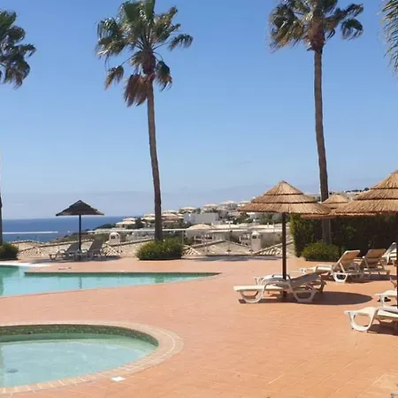 Apartment Stunning Location - Porto De Mos Beach *